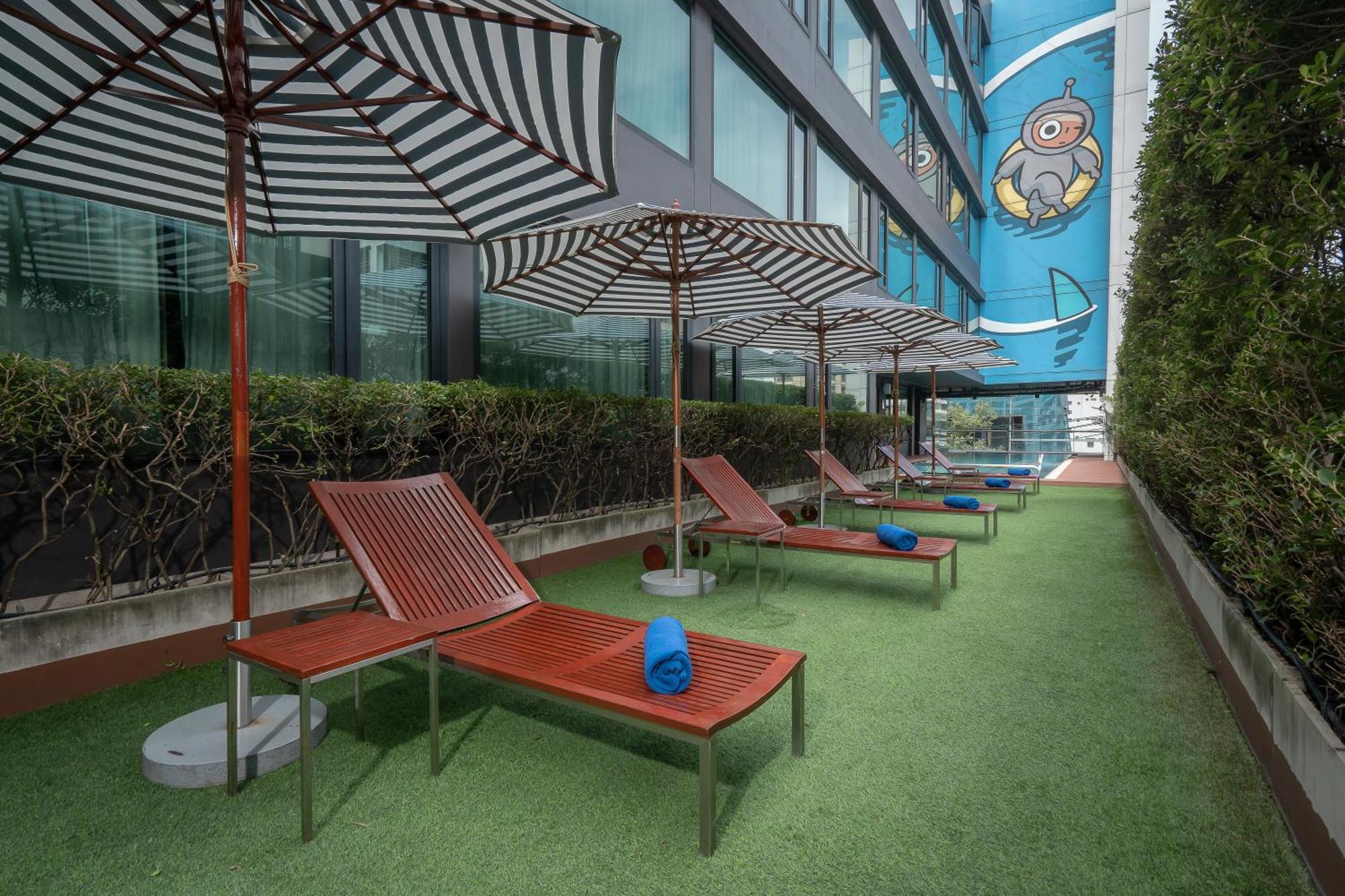 Vic 3 Bangkok Hotel Exterior photo