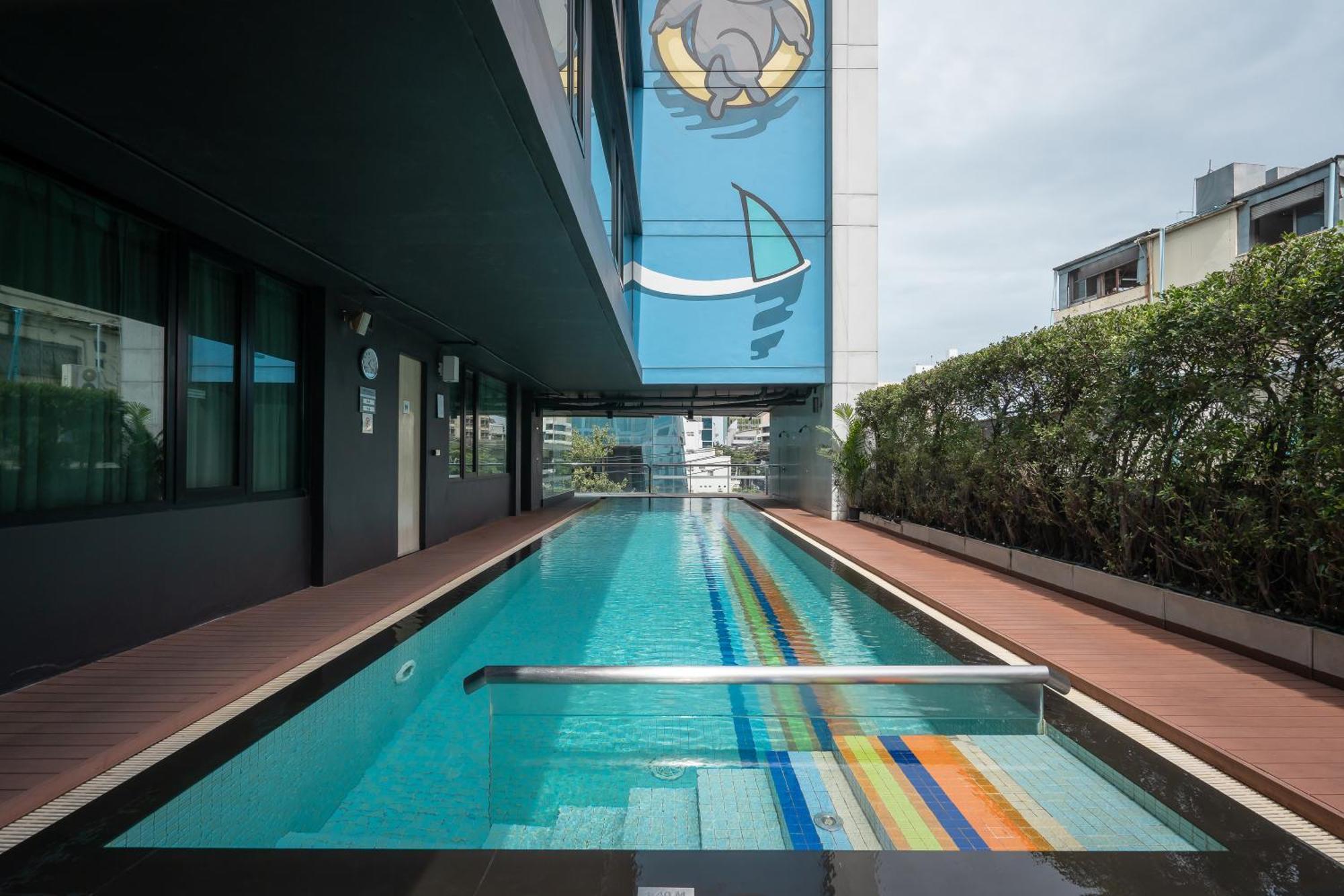 Vic 3 Bangkok Hotel Exterior photo
